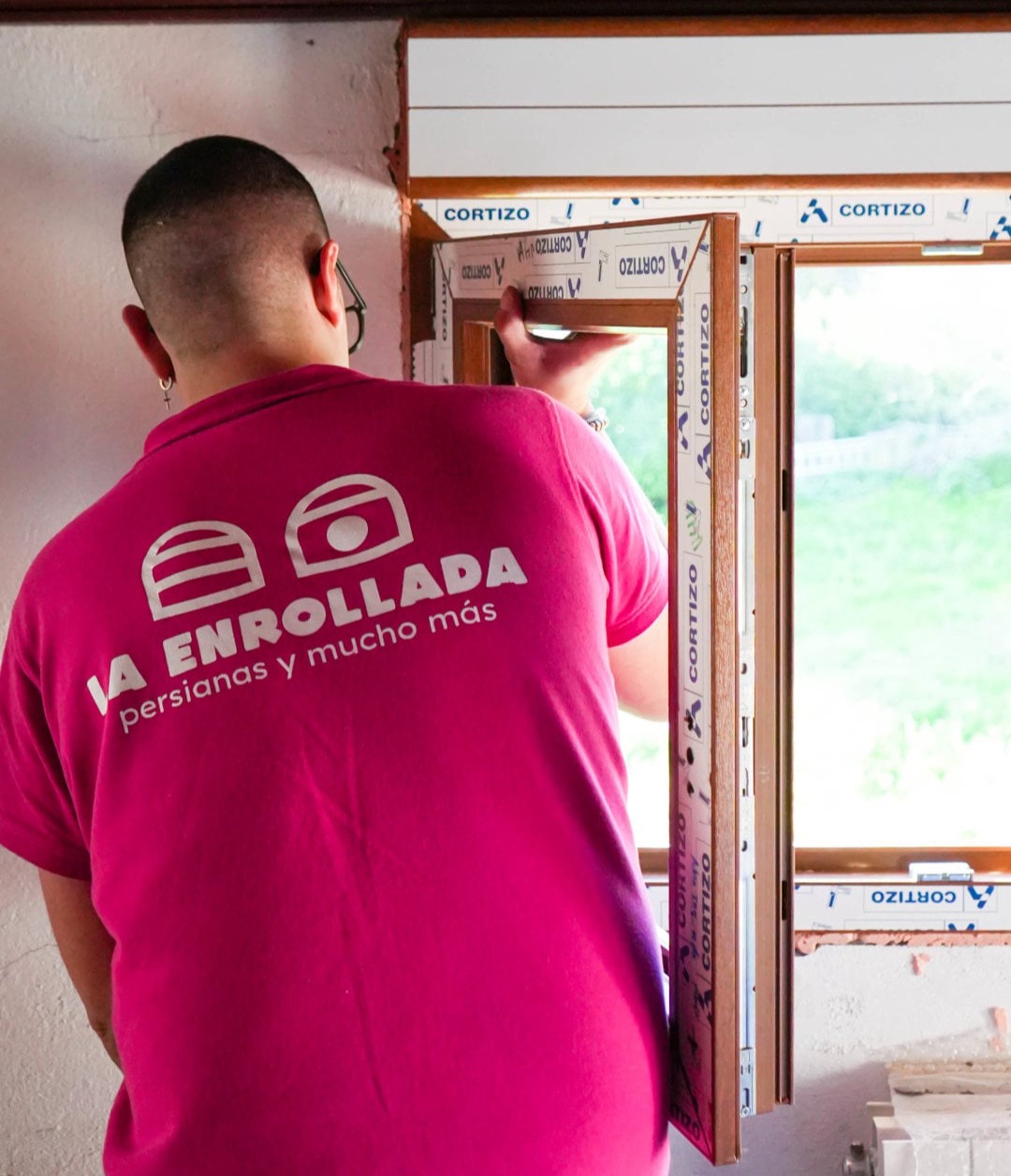 LA ENROLLADA persianas instalacion ventana pvc acabado madera a coruna