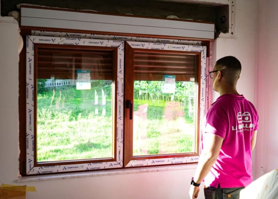 LA ENROLLADA persianas tecnico instalacion ventana pvc acabado madera a coruna